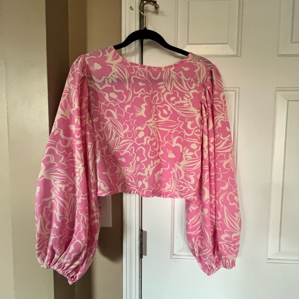 Crop style top with ballon sleeves